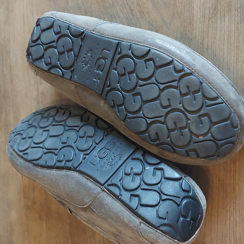 UGG Slippers - Picture 8 of 15